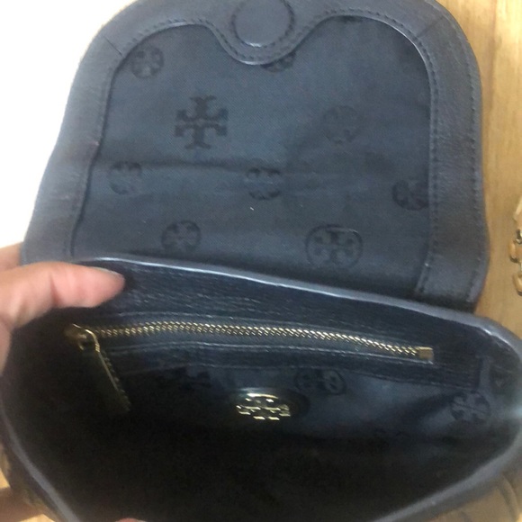 - Tory Burch crossbody - Picture 3 of 5